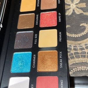 Hello charmer eyeshadow palette